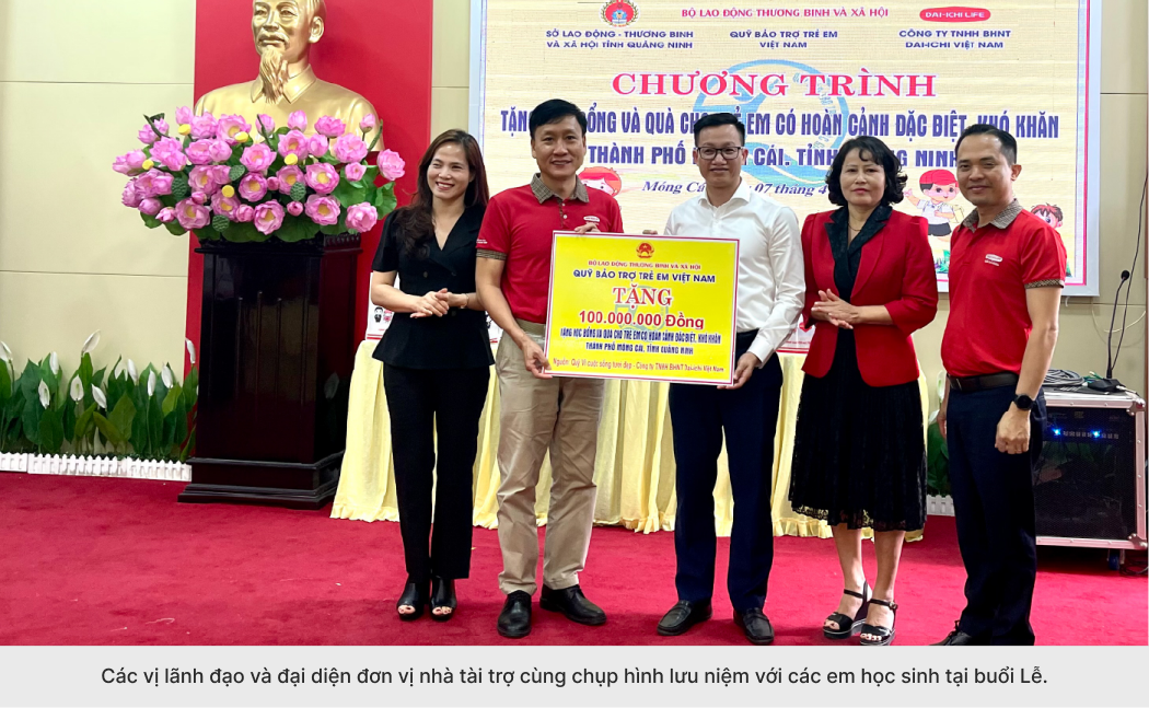 Cac lanh dao va dai dien don vi nha tai tro