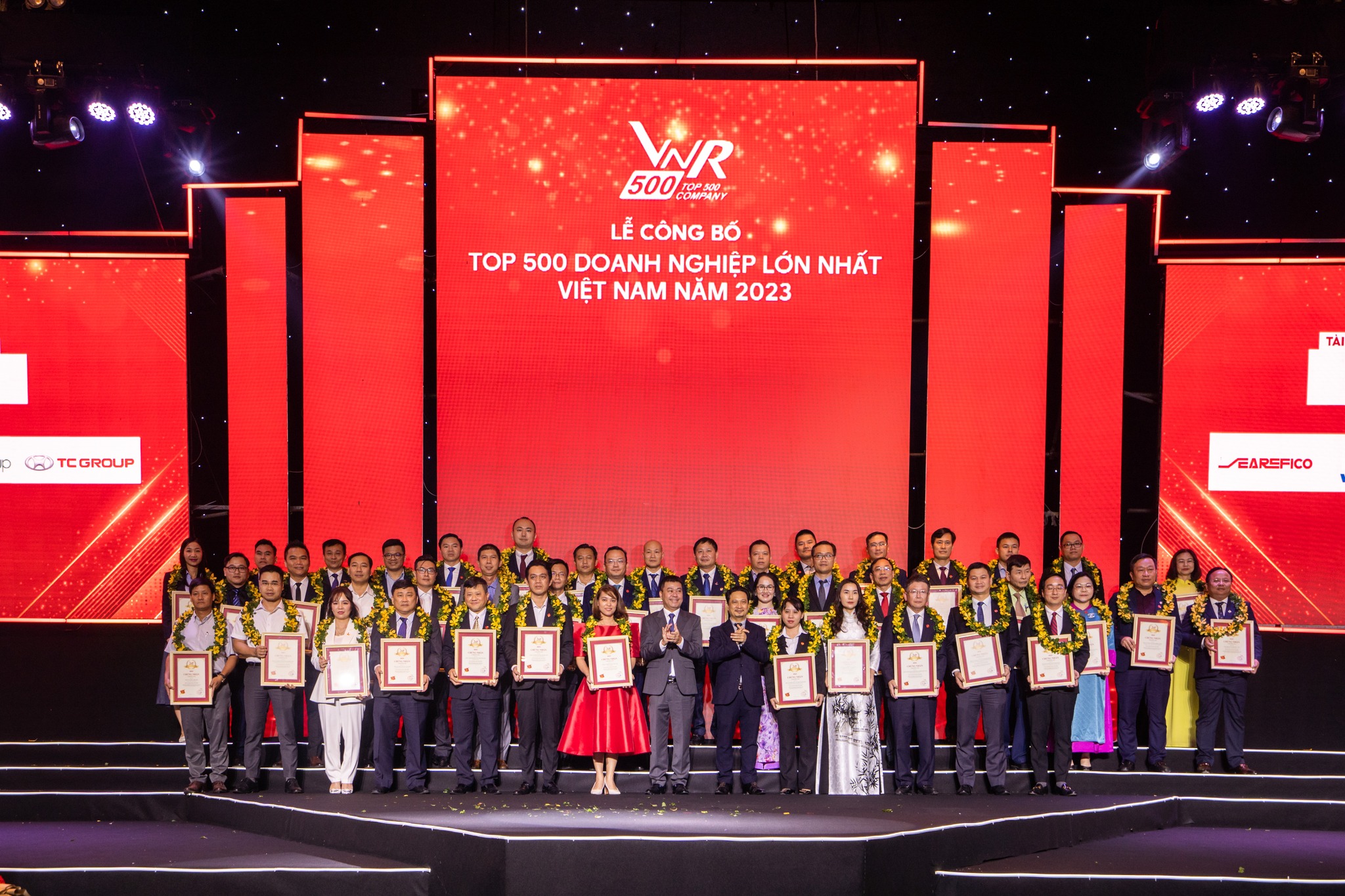 Giải thưởng n&agrave;y trở n&ecirc;n &yacute; nghĩa hơn khi được vinh danh nh&acirc;n dịp Dai-ichi Life Việt Nam đ&aacute;nh dấu mốc son ch&agrave;o mừng 17 năm th&agrave;nh lập Dai-ichi Life Việt Nam (18/1/2007 &ndash; 18/1/2024), minh chứng tầm v&oacute;c, vị thế, tiềm lực t&agrave;i ch&iacute;nh v&agrave; uy t&iacute;n thương hiệu Nhật Bản trong chặng đường 17 năm h&igrave;nh th&agrave;nh v&agrave; ph&aacute;t triển tại Việt Nam